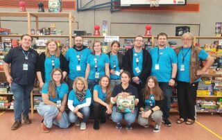 Gruppenfoto der Spielerklärer in den typisch blauen Tshirts