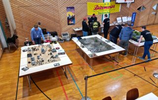 Spielecke der Tabletop-Gruppe Dankenfeld mit Selbstgebauten Spielfeldern und dazugehörigen Figuren