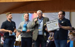 Übergabe des Spieletage mit Bürgermeister