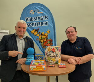 Bürgermeister Jürgen Hennemann und Kreisjugendring Vorstandsmitglied Wolfgang Winter