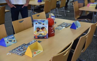 Spiel des Jahres 2024 "Sky Team", aufgebaut auf einem Tisch