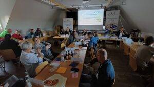 Die Anwesenden der Frühjahresvollversammlung bekommen Zeit, Feedback zum Verbandsspitzengespräch zu geben.