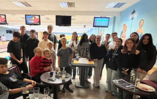 Ein Teil der deutsch-israelischen Gruppe im Bowling Center in Haßfurt.